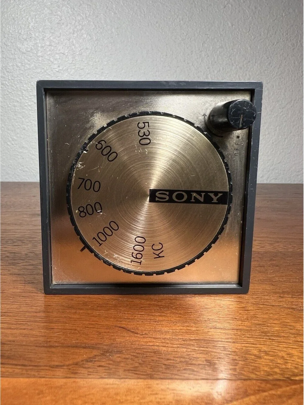 Vintage Sony Cube TR-1819 6 Transistor 4.5V Tabletop Radio Parts Or Display Only